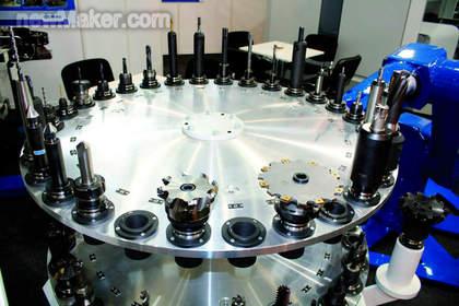 采用外部刀庫提高生產效率.